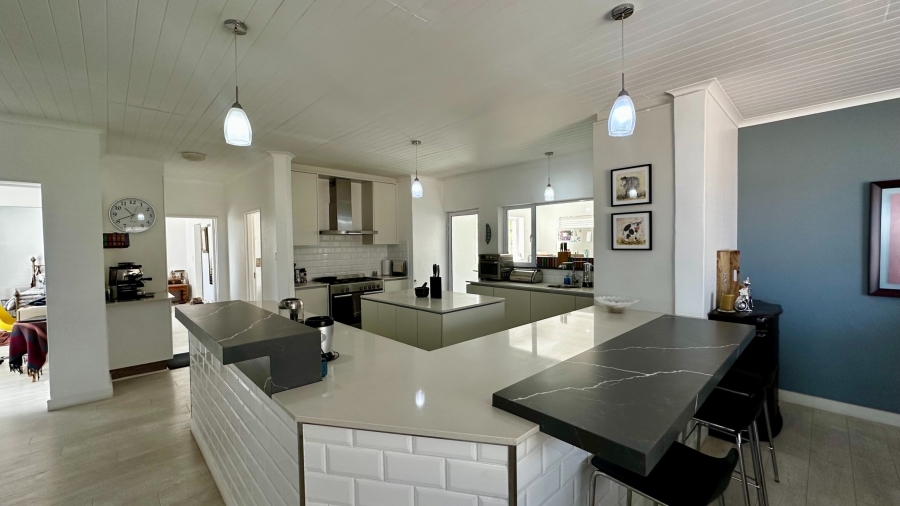 5 Bedroom Property for Sale in Rooi Els Western Cape